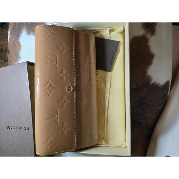 LOUIS VUITTON Monogram Vernis Portefeuille Sarah Long Wallet - Picture 3 of 15